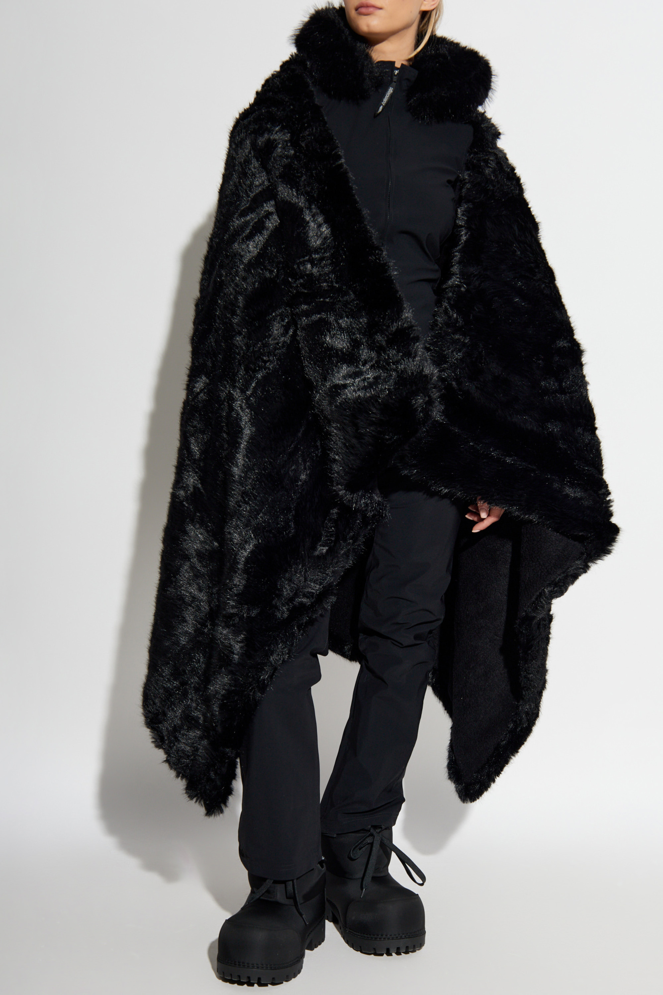 ★新品★ L'Appartement DE BALL FUR CAPE L'Appartement DE BALL FUR CAPE Fairytale Style Fur Balls Soft